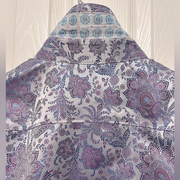 NWT Robert Graham
Floral Brocade Silk-Blend Shirt - Picture 11 of 11